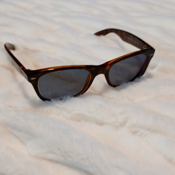 Ray Ban Wayfarer sunglasses - Picture 1 of 4